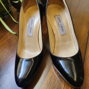 JIMMY CHOO PATENT LEATHER PUMPS 37.5 BLACK ITALY HEELS